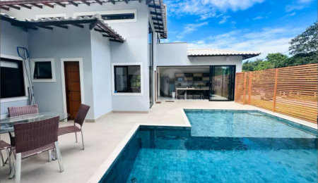 Casa em condomínio à venda com 6 quartos, sendo 4 suítes,  em Caravelas, Armação dos Búzios, RJ