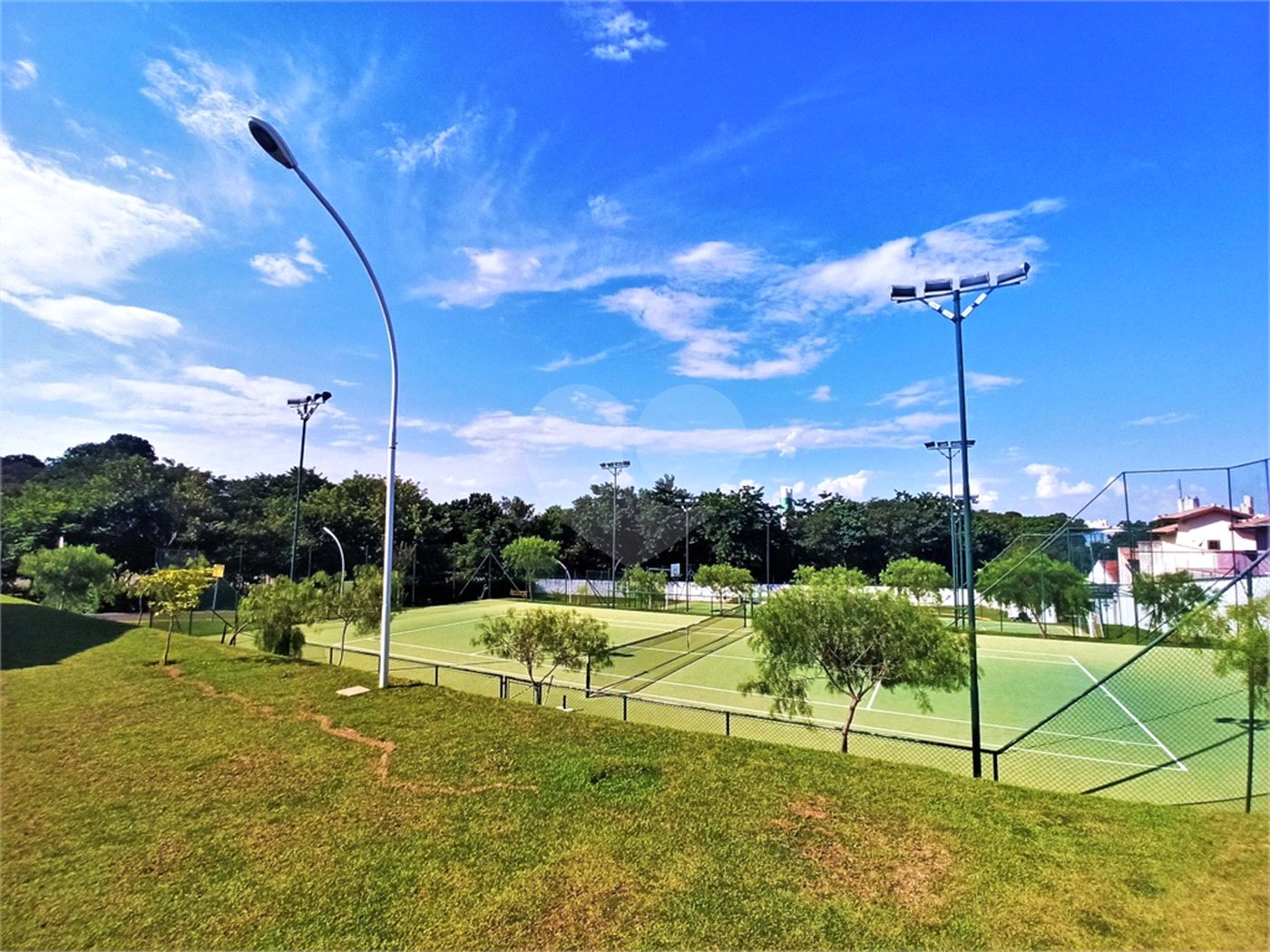 Casa à venda com 3 quartos, sendo 2 suítes, no condomínio Residencial Maria Dulce, Indaiatuba - SP