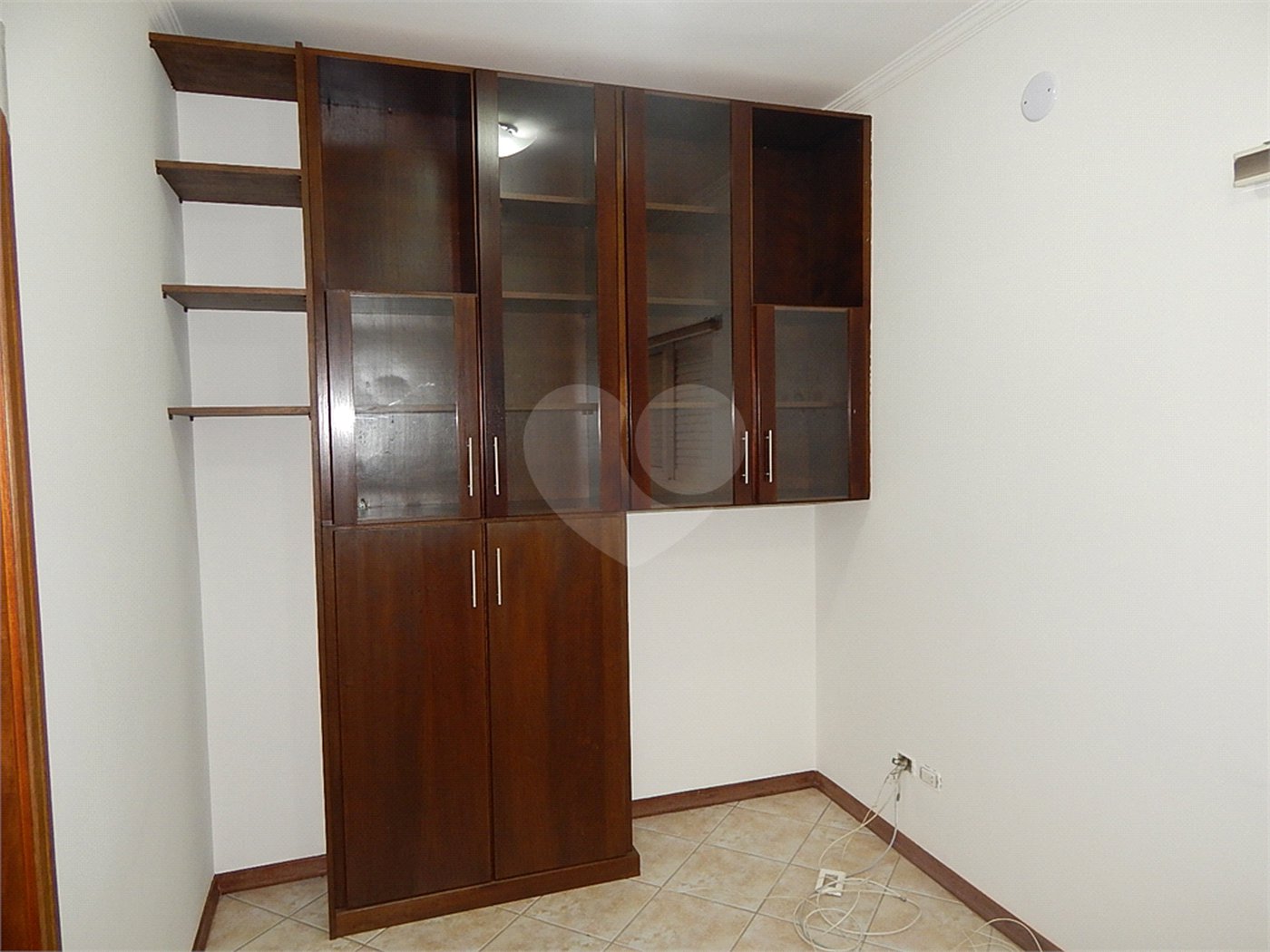 Casa à venda com 3 quartos, sendo 1 suíte, no condomínio Alpes de Vinhedo, Vinhedo - SP