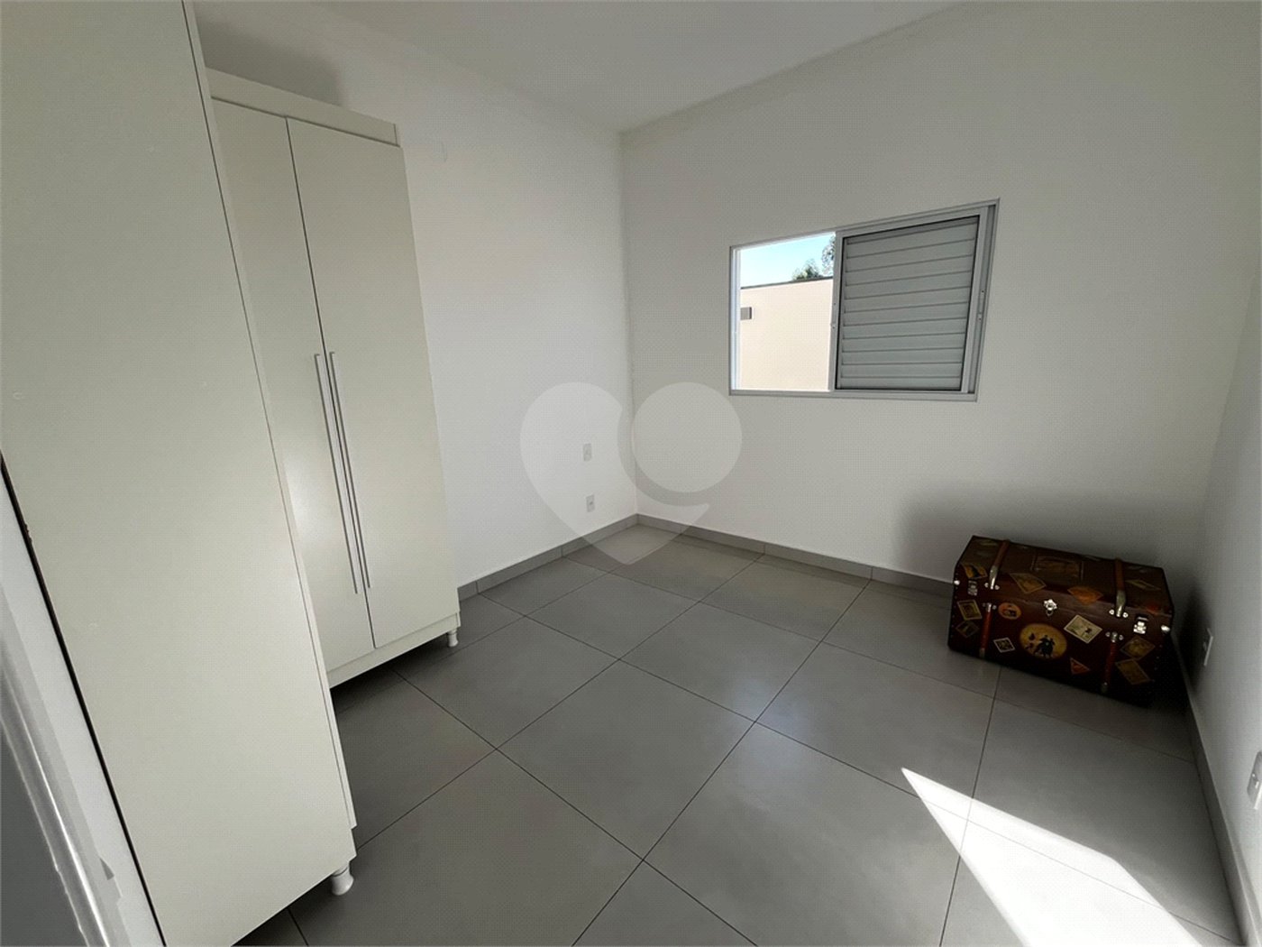 Casa à venda com 3 quartos, sendo 1 suíte, no condomínio Residencial Golden Ville, Itapetininga - SP
