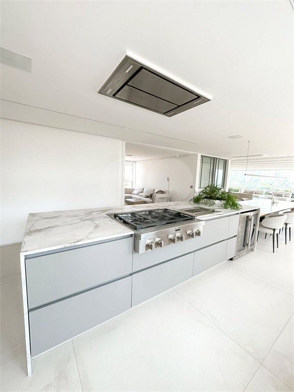 Apartamento à venda com 4 suítes em Vila Cordeiro, São Paulo, SP