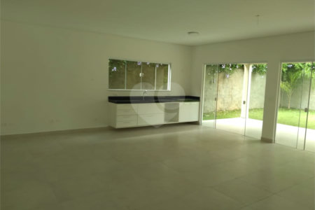 Casa à venda com 4 suítes no condomínio Saint Thomás Rua Uruana,9, Carapicuíba - SP