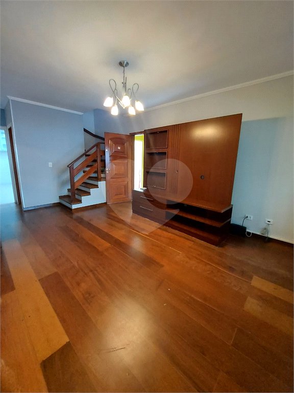 Sobrado à venda com 3 quartos, sendo 2 suítes, em Vila Romero, São Paulo, SP