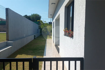 Casa à venda com 3 quartos, sendo 1 suíte,  no condomínio Village da Serra, Araçoiaba da Serra - SP