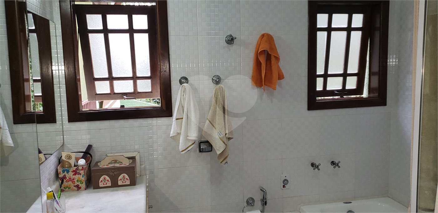 Casa à venda com 3 quartos, sendo 1 suíte, no condomínio Alpes da Cantareira, Mairiporã - SP