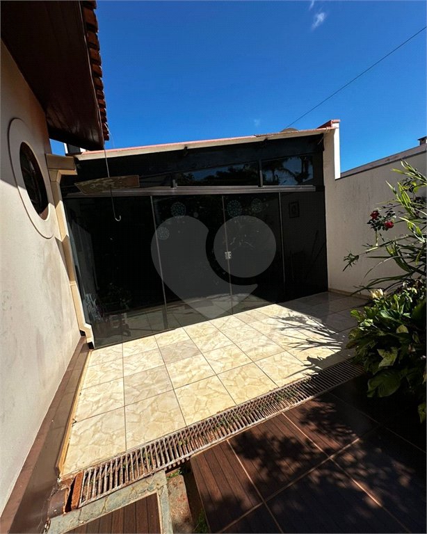Sobrado à venda com 6 quartos, sendo 1 suíte, no Centro, Ponta Porã, MS