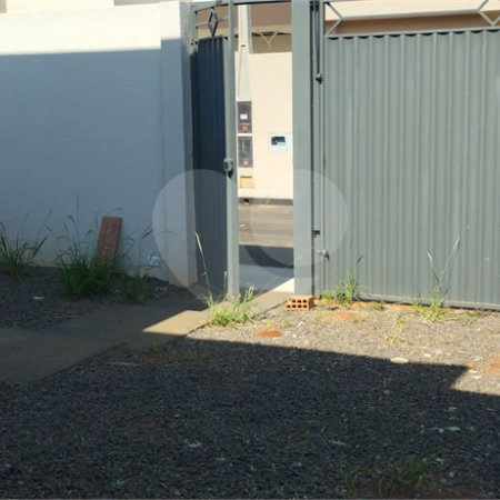 Casa à venda ou para alugar com 2 quartos, sendo 1 suíte, em Ipê, Três Lagoas, MS