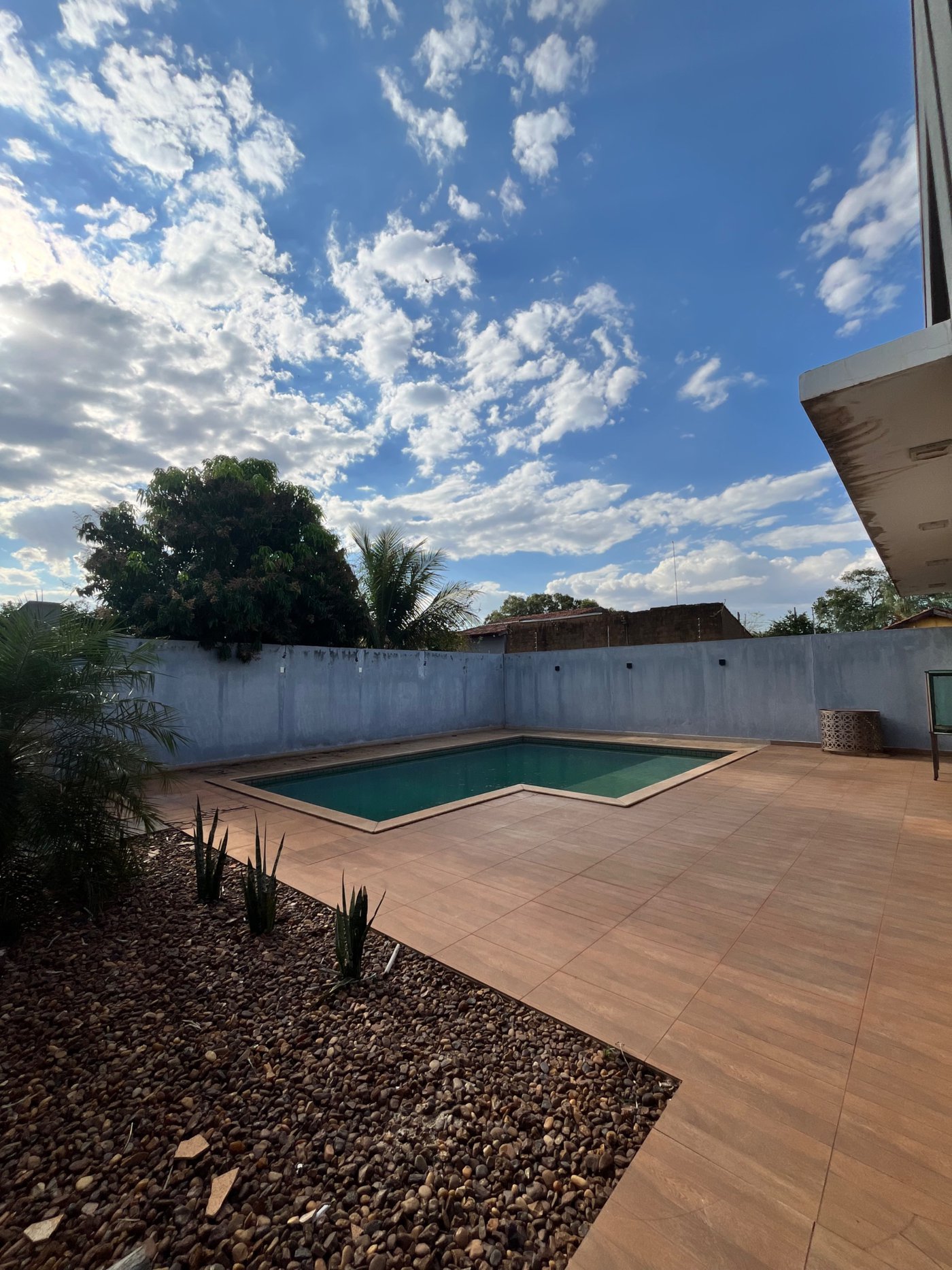 Casa à venda ou para alugar com 4 quartos, sendo 2 suítes,  em Santa Terezinha, Três Lagoas, MS