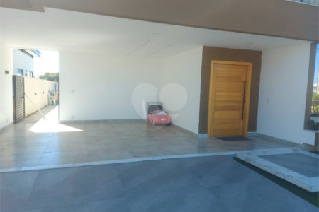 Casa à venda com 4 quartos, sendo 3 suítes, em Ogiva, Cabo Frio, RJ