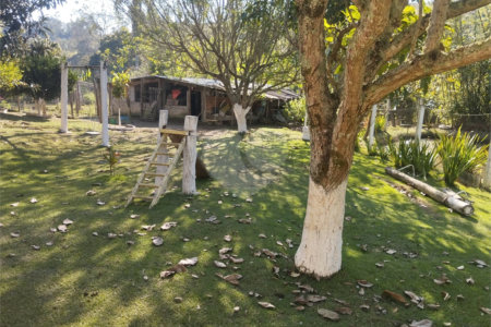 Chácara à venda com 6 quartos, sendo 1 suíte,  no Centro, Biritiba-mirim, SP