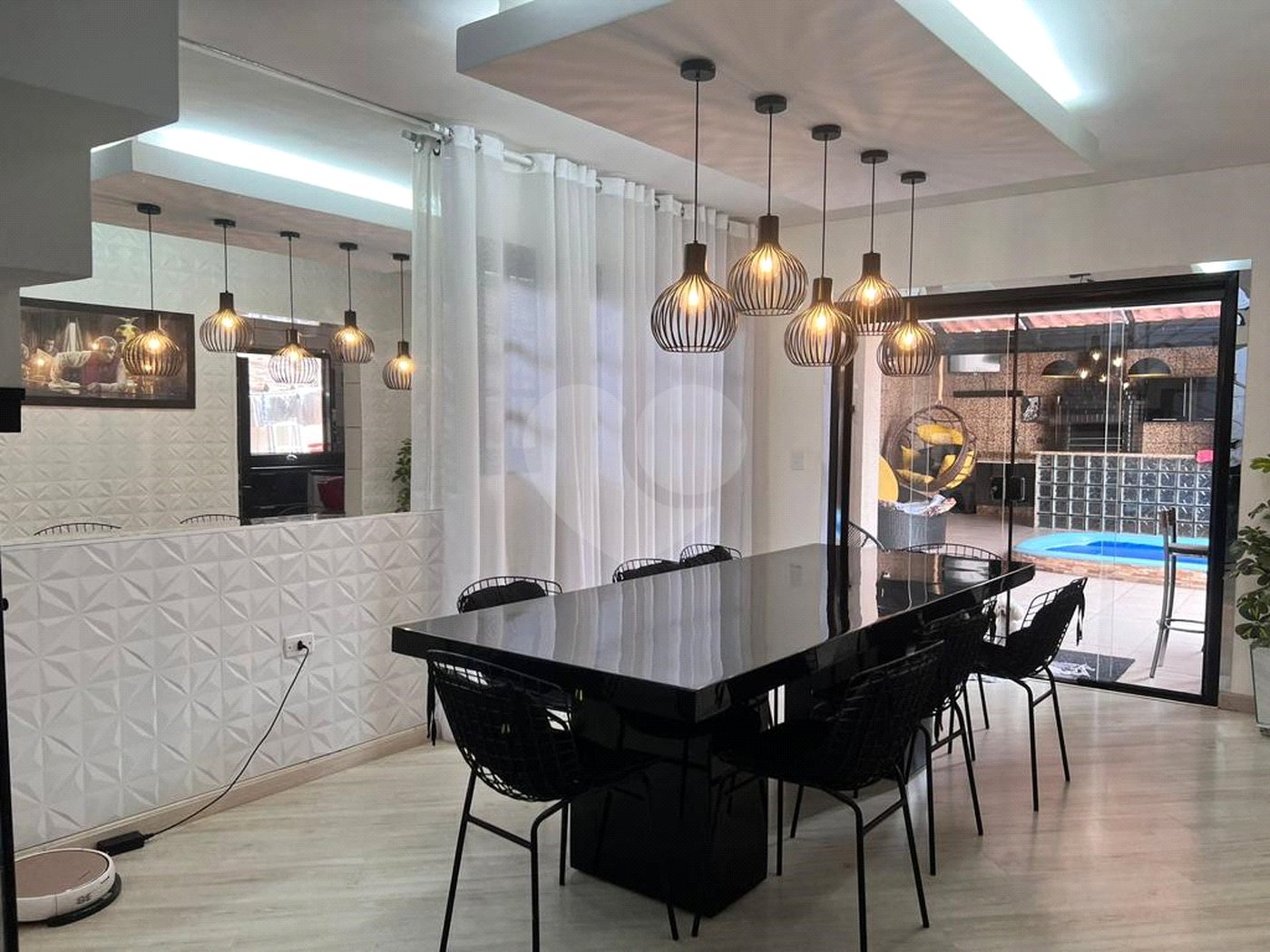 Sobrado à venda com 3 quartos, sendo 1 suíte,  em Jardim Modelo, Suzano, SP