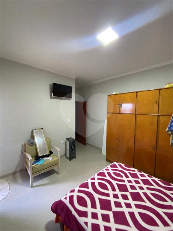 Casa Térrea com 2 dormitórios, sendo 1 suíte.
