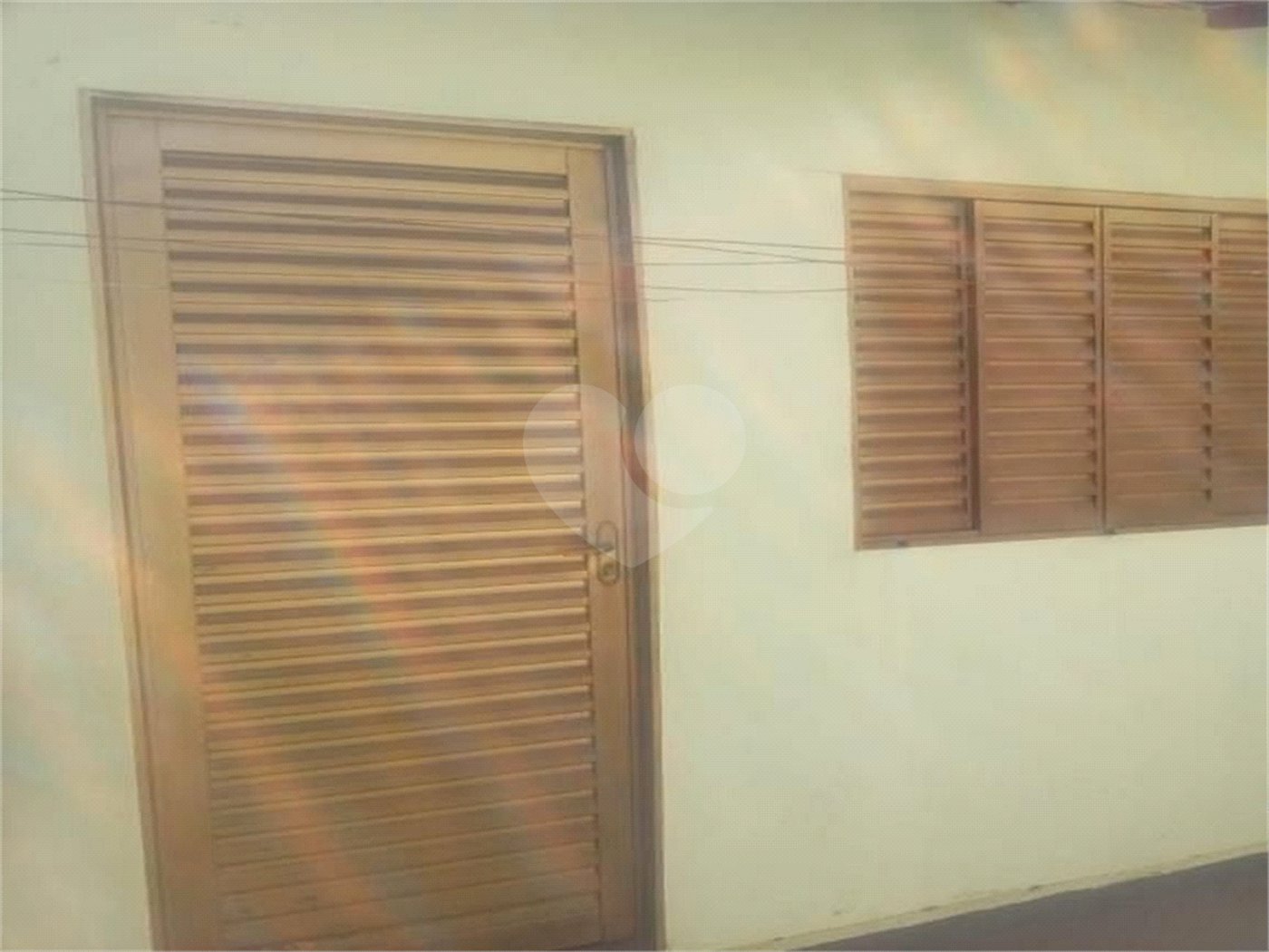 Casa Térrea com 3 dormitórios.
