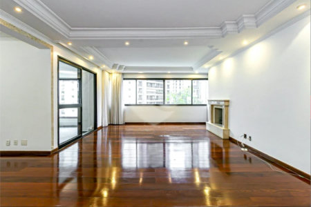 Apartamento a venda em Moema com 162m², 3 quartos ( suítes ) 3 vagas