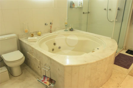 Apartamento na Vila Mariana com 5 dormitórios 04 suítes à venda