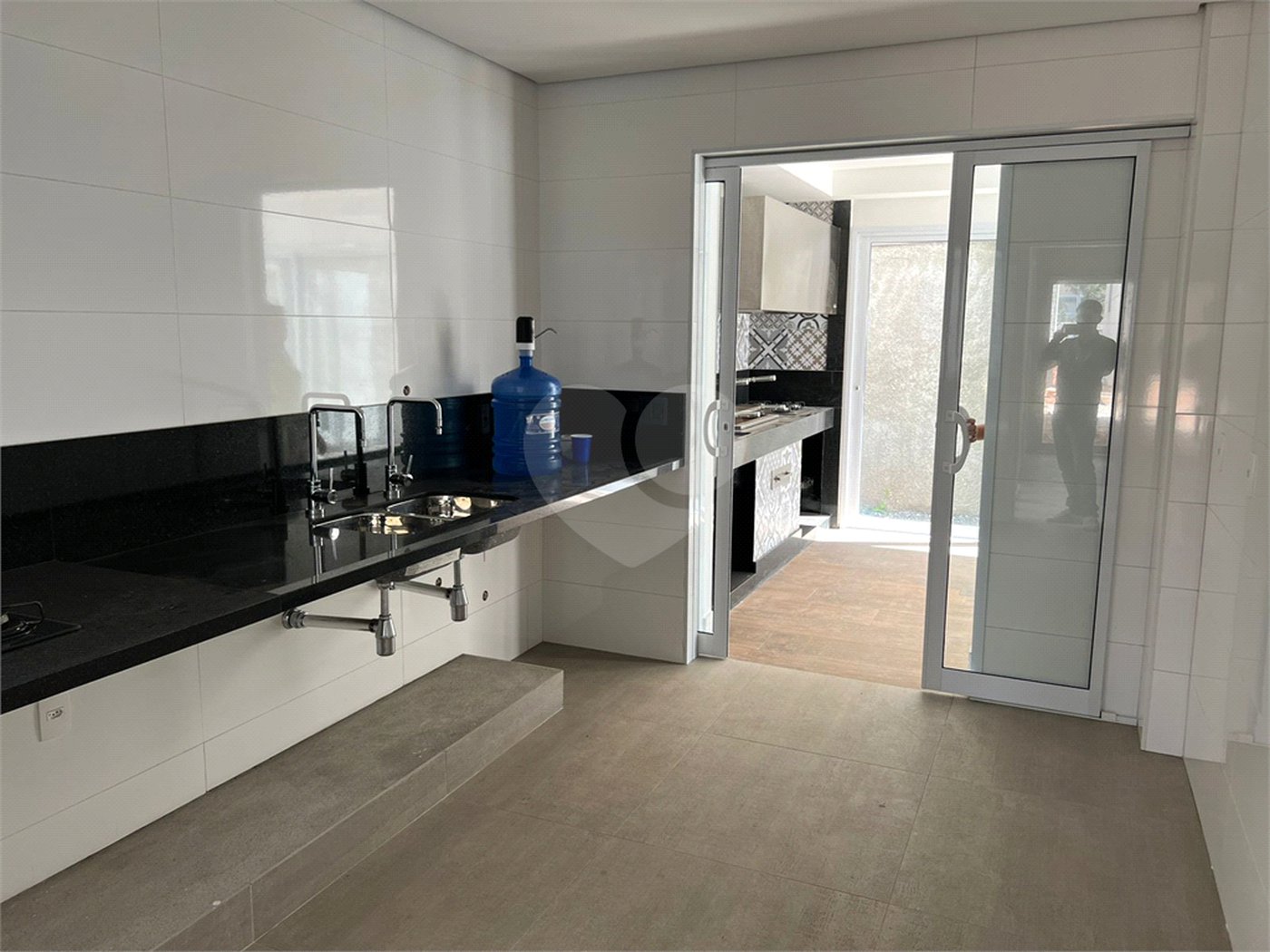 Casa à venda com 4 quartos, sendo 2 suítes, no condomínio Residencial Floresta, São Paulo - SP