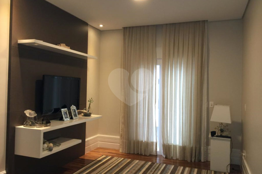 Casa à venda ou para alugar com 4 suítes no condomínio Suíça da Cantareira, Mairiporã - SP