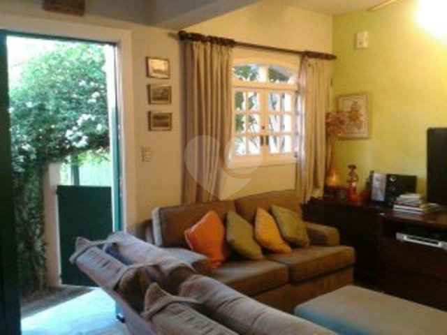 Sobrado à venda com 2 quartos em Tremembé, São Paulo, SP