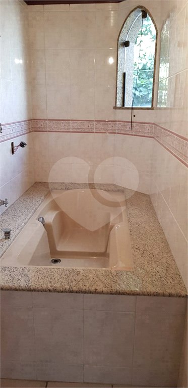Sobrado à venda com 4 quartos, sendo 1 suíte,  em Olímpico, São Caetano do Sul, SP