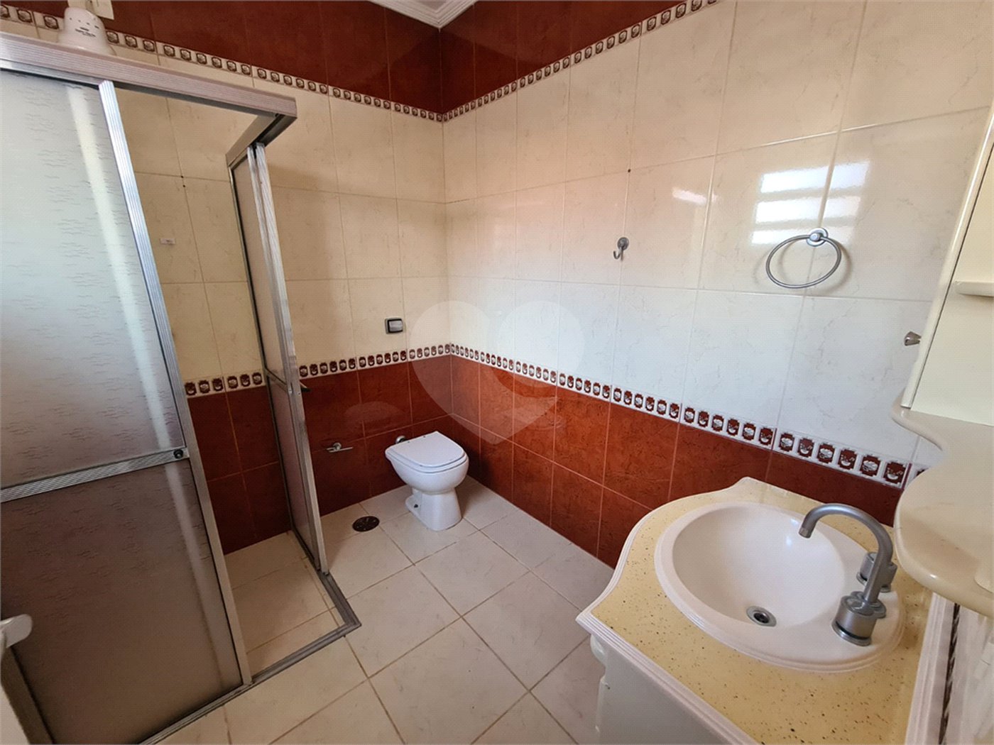 Casa à venda com 3 quartos, sendo 2 suítes, no condomínio Terras de São Francisco, Vinhedo - SP