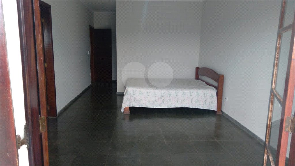 Sobrado à venda ou para alugar com 4 suítes em Balneário Arpoador, Peruíbe, SP