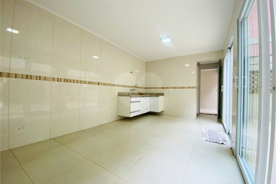 Sobrado à venda com 4 quartos, sendo 3 suítes, em Vila Ester (zona Norte), São Paulo, SP
