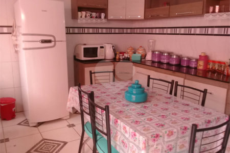 Sobrado à venda com 2 quartos, sendo 1 suíte, em Vila Barth, Itapetininga, SP