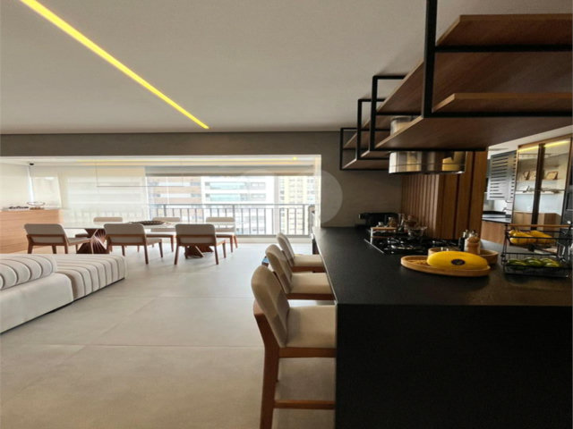 Apartamento à venda com 3 quartos, sendo 1 suíte,  em Jardim Prudência, São Paulo, SP