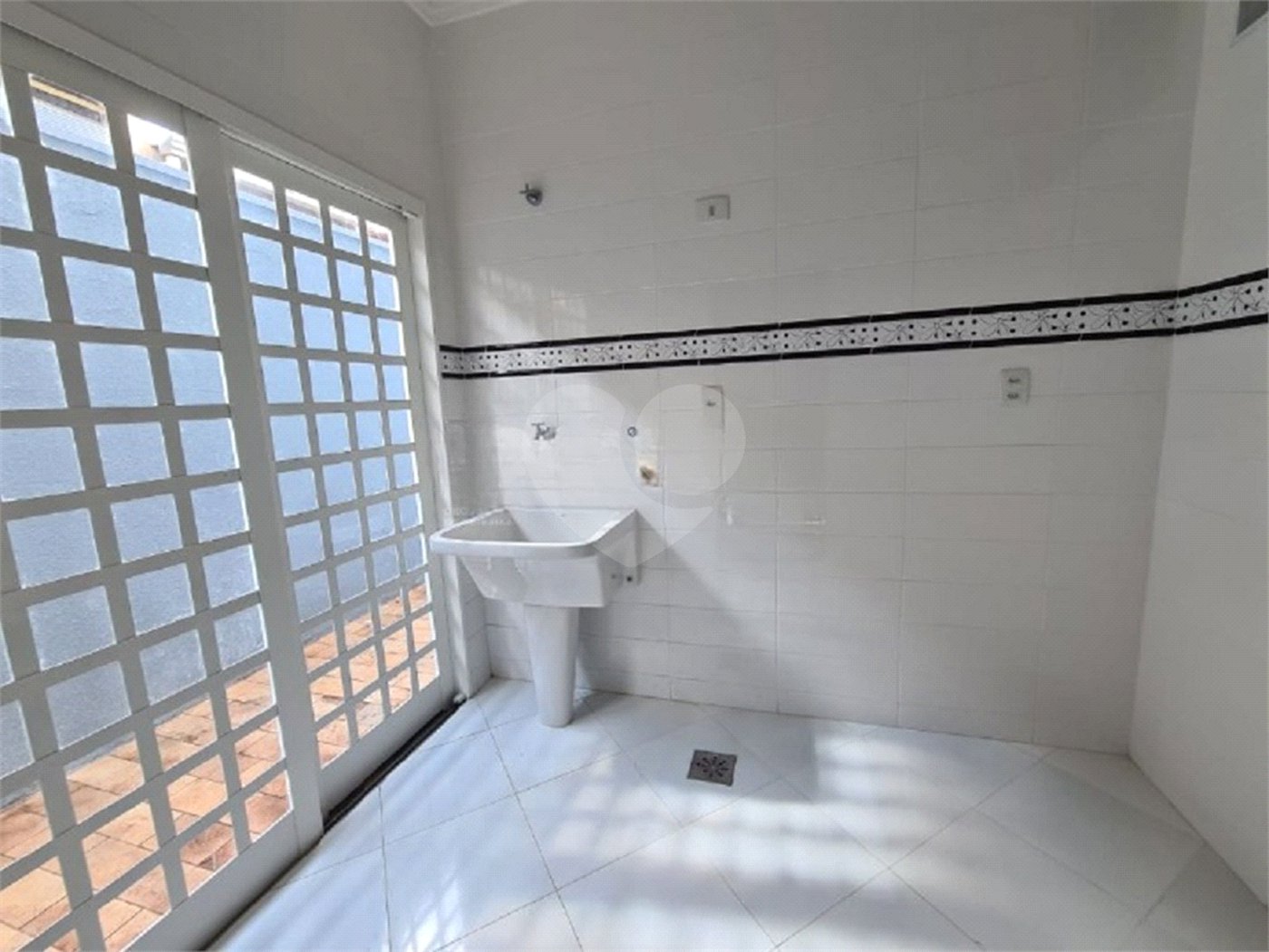 Casa à venda com 3 dormitórios, sendo 1 suite e ampla área de lazer no Jardim Brasil