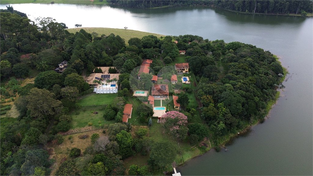 Chácara à venda com 5 quartos, sendo 2 suítes, no Centro, Piracaia, SP
