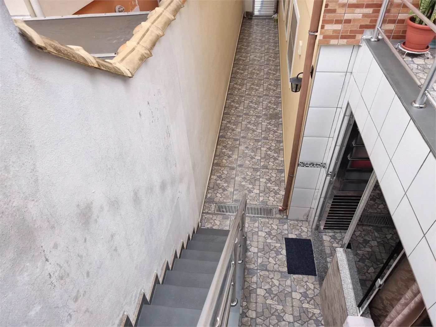 Sobrado à venda com 3 quartos, sendo 1 suíte,  em Jardim Campo Limpo, São Paulo, SP