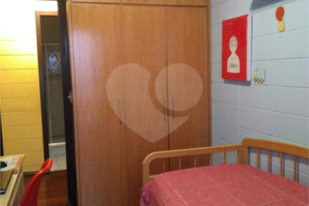 Casa Térrea à venda com 4 quartos, sendo 1 suíte, em Vila Guaca, São Paulo, SP