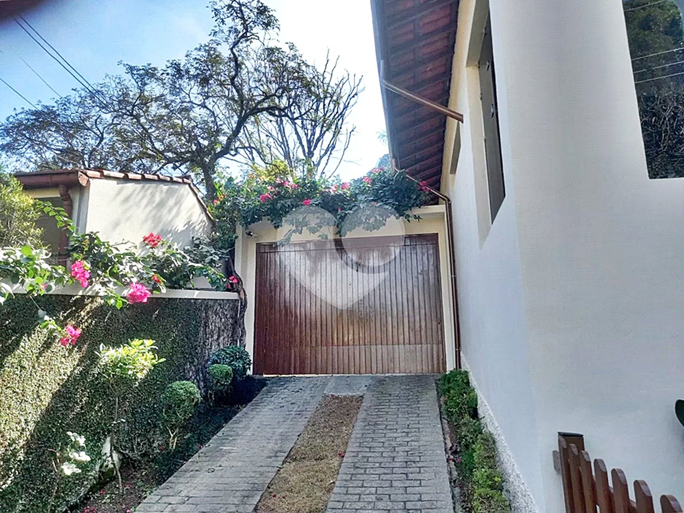 Sobrado à venda com 4 quartos, sendo 1 suíte, em Tremembé, São Paulo, SP
