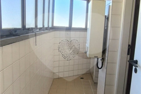 Apartamento à venda com 3 quartos, sendo 1 suíte, em Pinheiros, São Paulo, SP
