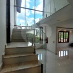 Casa à venda com 5 quartos, sendo 3 suítes, no condomínio Alpes da Cantareira, Mairiporã - SP