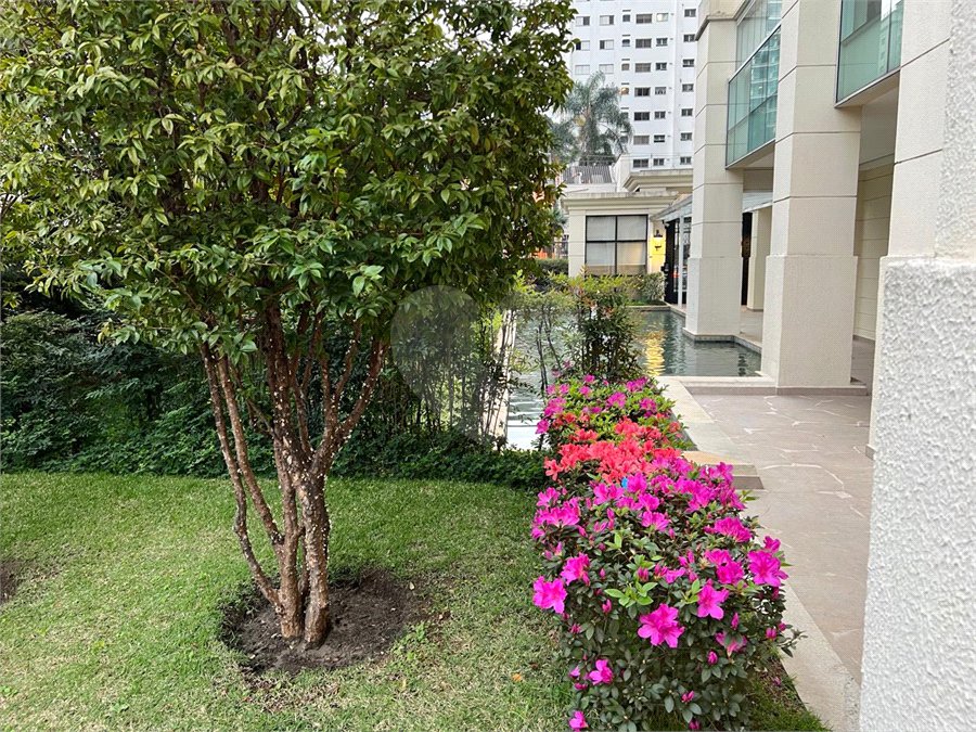 Apartamento à venda com 3 suítes em Campo Belo, São Paulo, SP