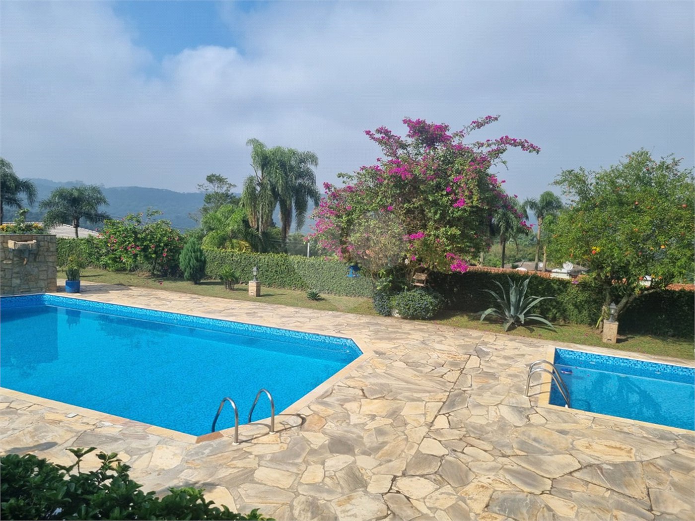 Casa à venda com 3 quartos, sendo 1 suíte, no condomínio Alpes da Cantareira, Mairiporã - SP