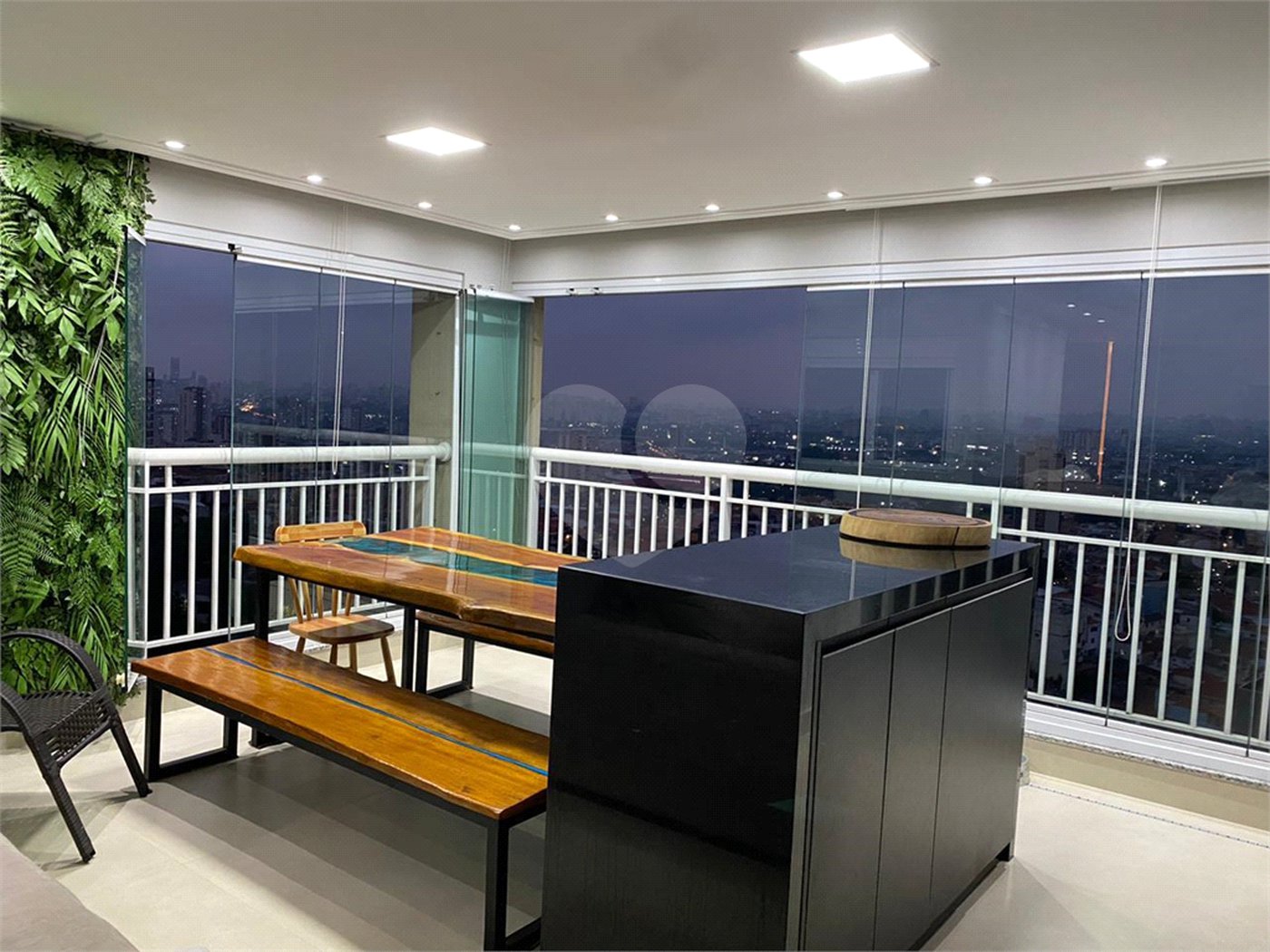 Apartamento à venda com 2 quartos, sendo 1 suíte,  em Vila Leonor, São Paulo, SP