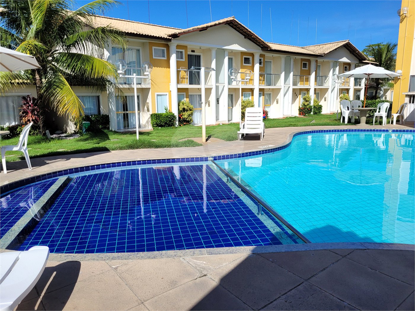 Apartamento à venda com 1 suíte em Taperapuan, Porto Seguro, BA