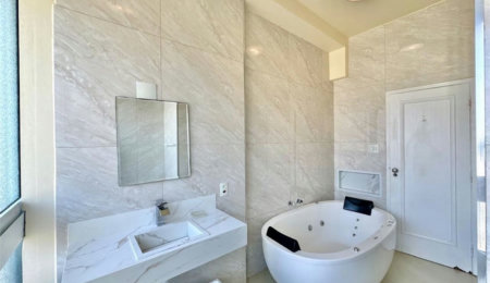 Apartamento Residencial à venda, Pitangueiras, Guarujá - AP0768.