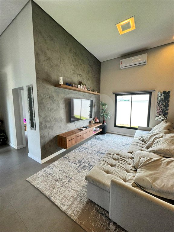 Casa à venda com 4 quartos, sendo 3 suítes, no condomínio Vilagio Ipanema 1, Araçoiaba da Serra - SP