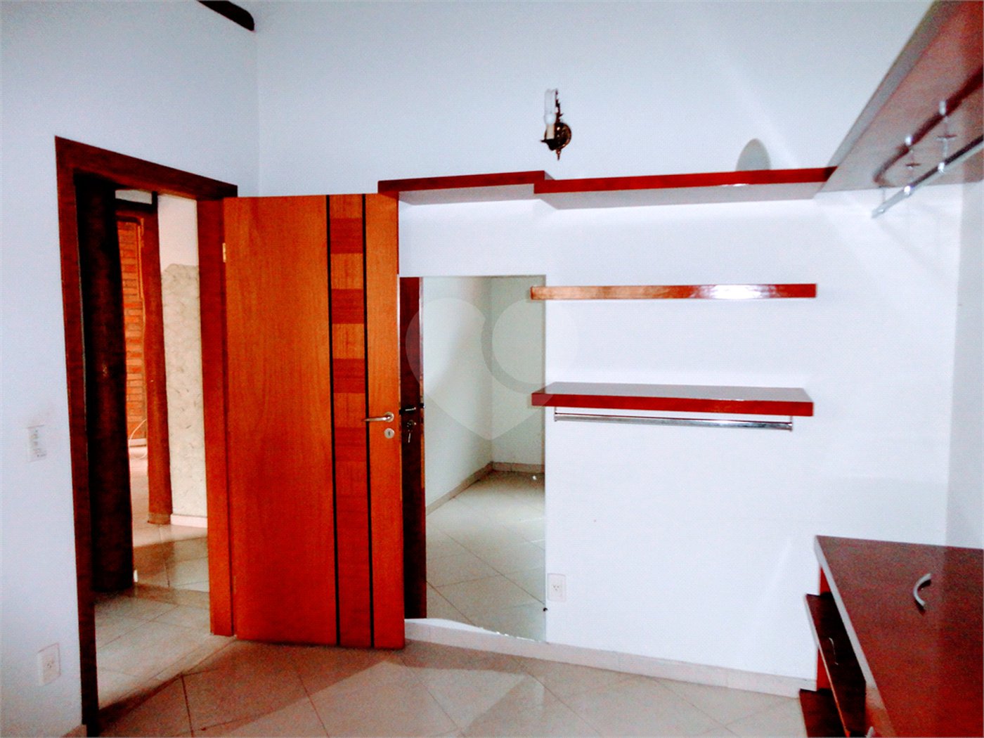 Casa à venda com 4 suítes no condomínio Estância Marambaia, Vinhedo - SP