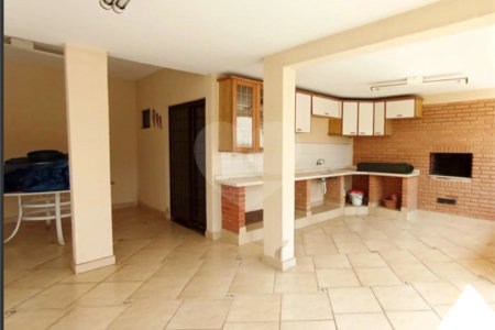 Casa à venda com 5 quartos, sendo 1 suíte, no condomínio Constantino Mattucci, Sorocaba - SP