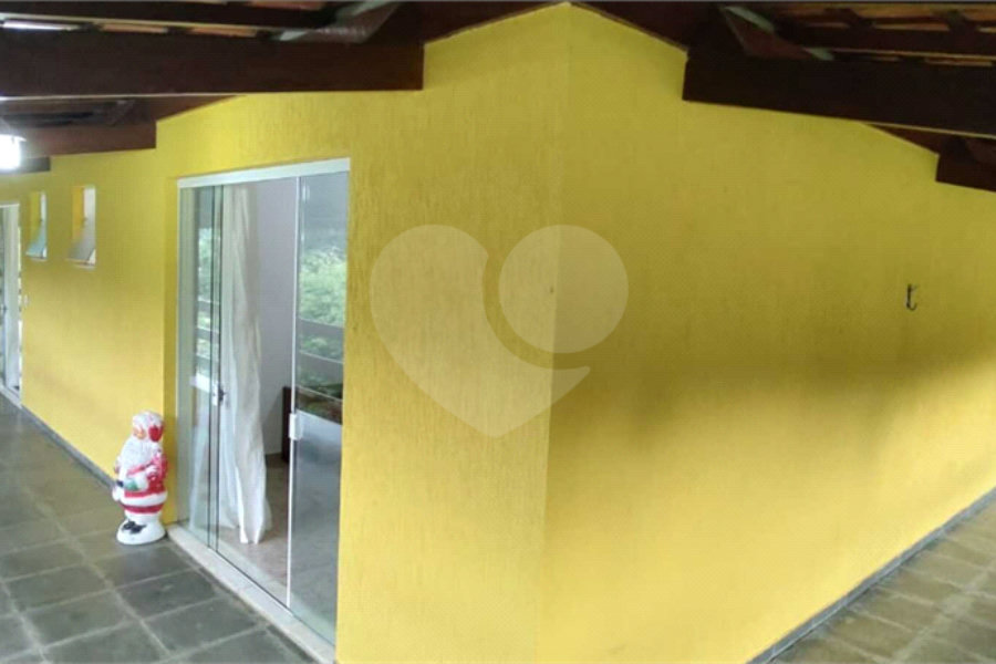 Chácara à venda com 5 quartos, sendo 2 suítes, no Centro, Piracaia, SP