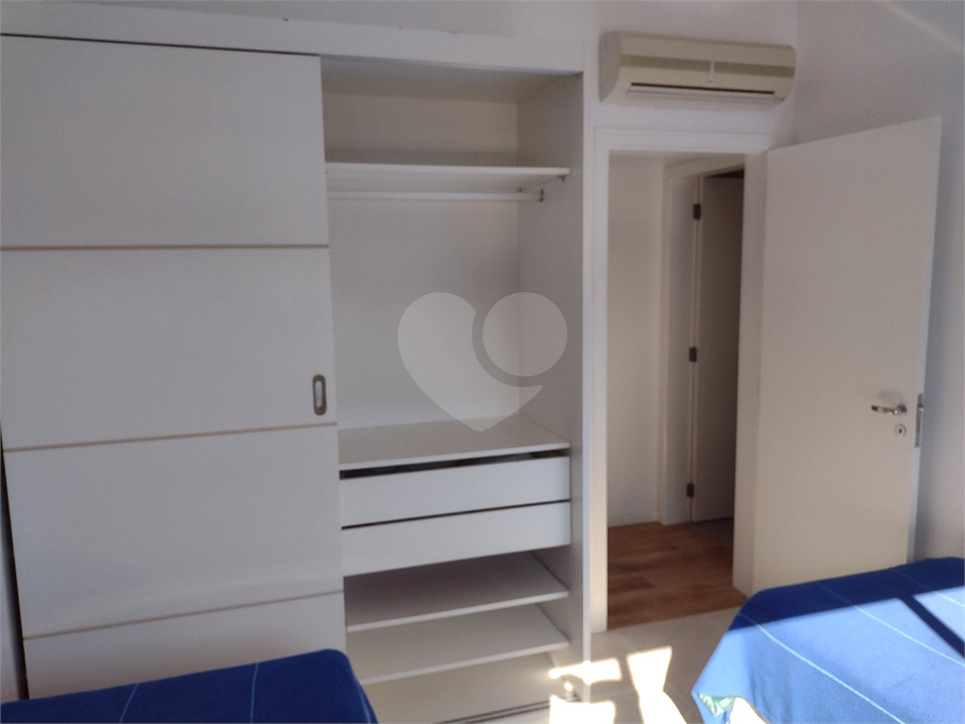 Apartamento à venda com 3 quartos, sendo 1 suíte, em Jurerê, Florianópolis, SC