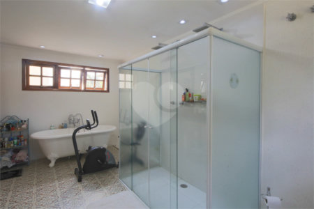 Sobrado à venda com 5 quartos, sendo 4 suítes, em Alto da Boa Vista, São Paulo, SP