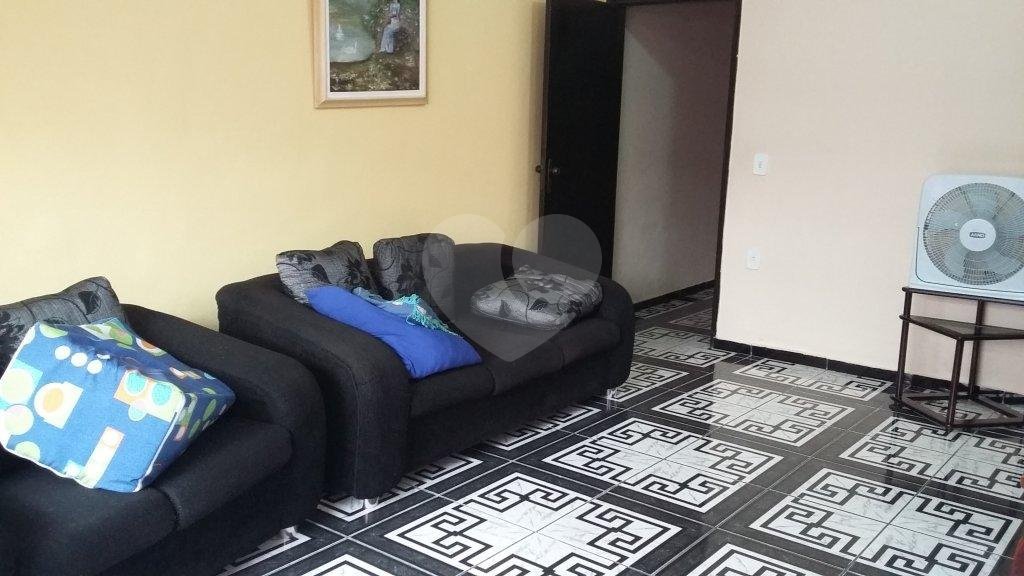 Sobrado à venda com 3 quartos em Parque Peruche, São Paulo, SP