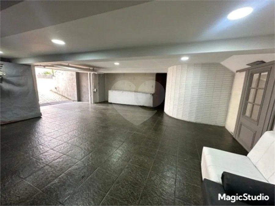 Casa com 400m², 4 dormitórios, sendo 3 suítes, 5 vagas de garagem, à venda na Vila Prudente.