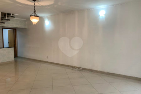 Sobrado à venda com 4 quartos, sendo 1 suíte,  em Chácara Santo Antônio (zona Leste), São Paulo, SP