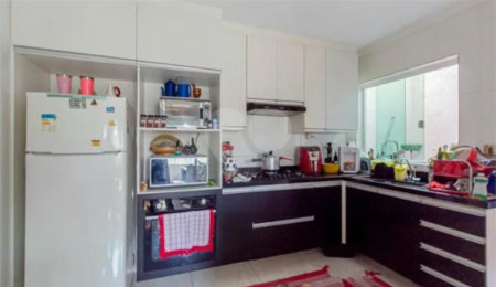 Casa à venda com 2 suítes no condomínio Residencial Flor de Lis, São Paulo - SP